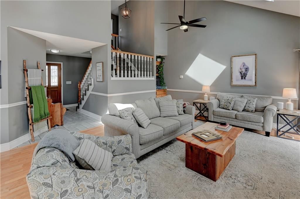1625 NE Thames Drive — photo 9