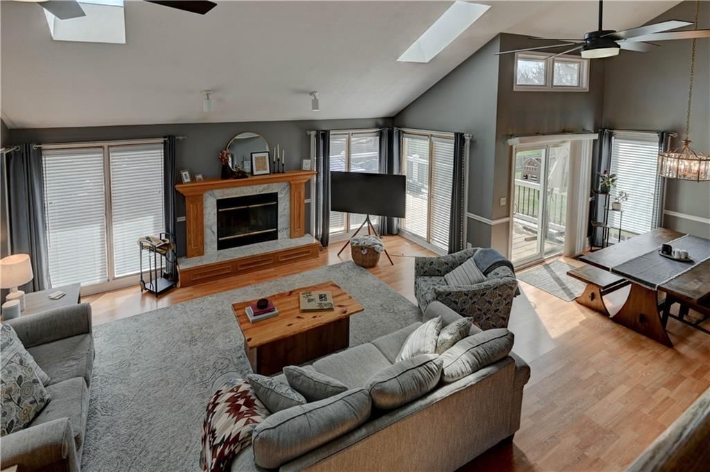 1625 NE Thames Drive — photo 10
