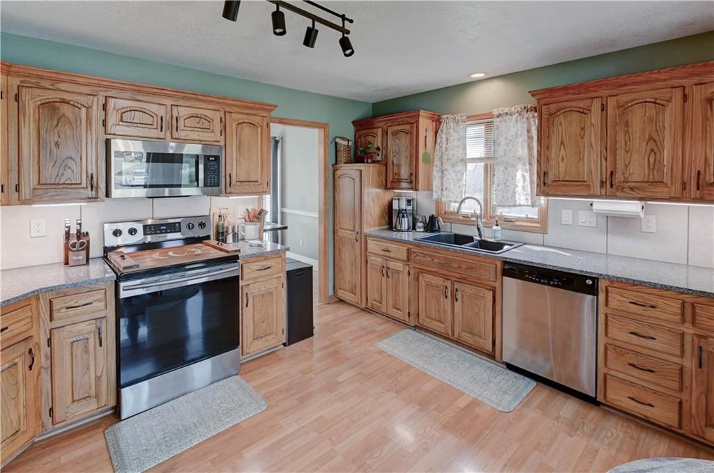 1625 NE Thames Drive — photo 12