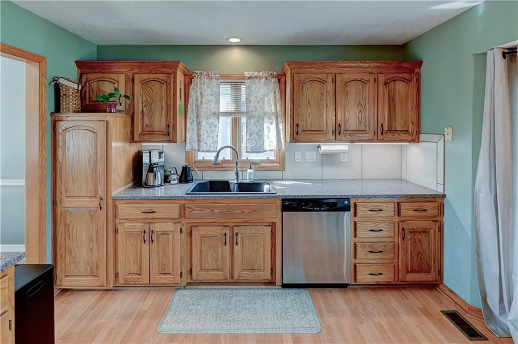 1625 NE Thames Drive — photo 13