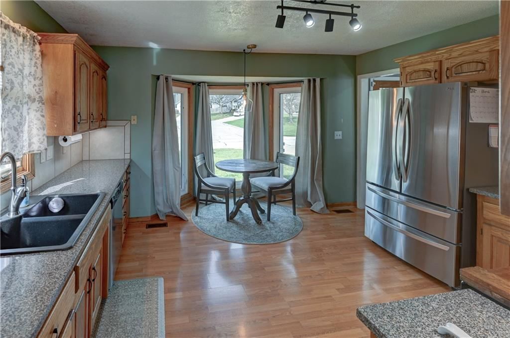 1625 NE Thames Drive — photo 15