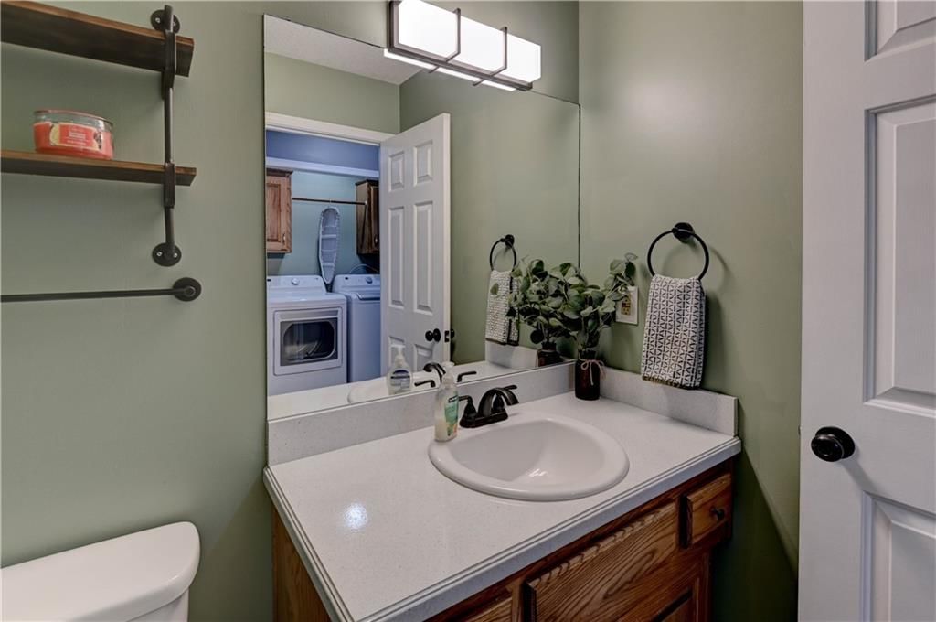 1625 NE Thames Drive — photo 16
