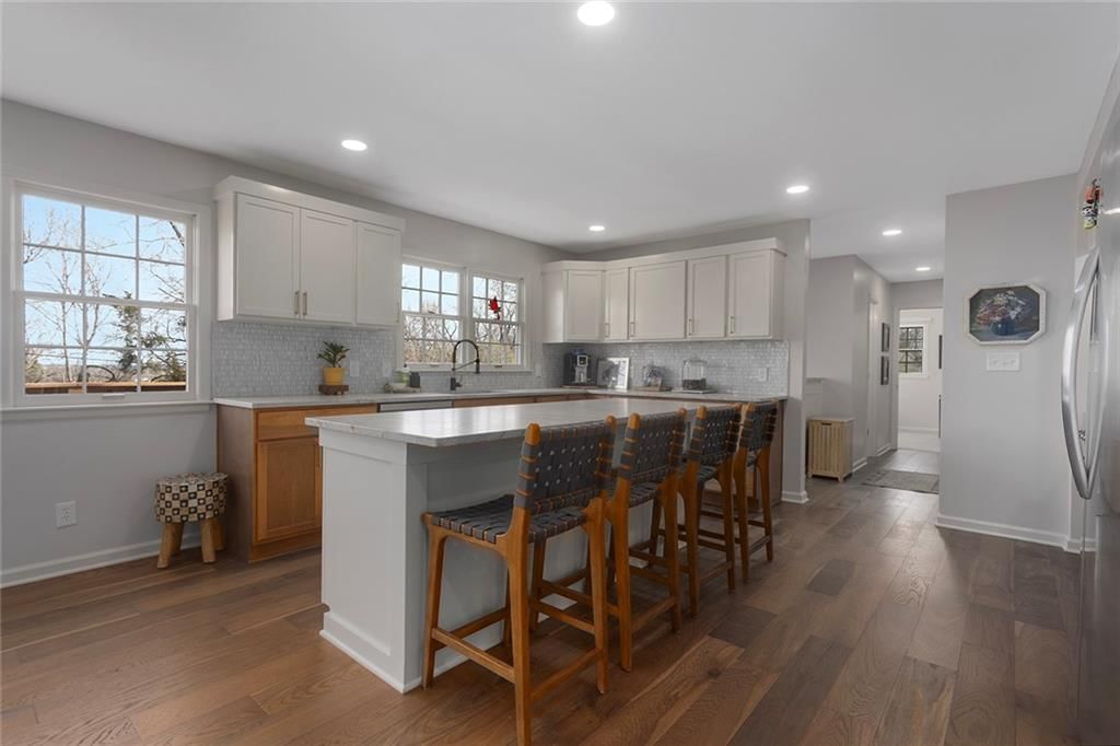 1005 N Morse Avenue — photo 3