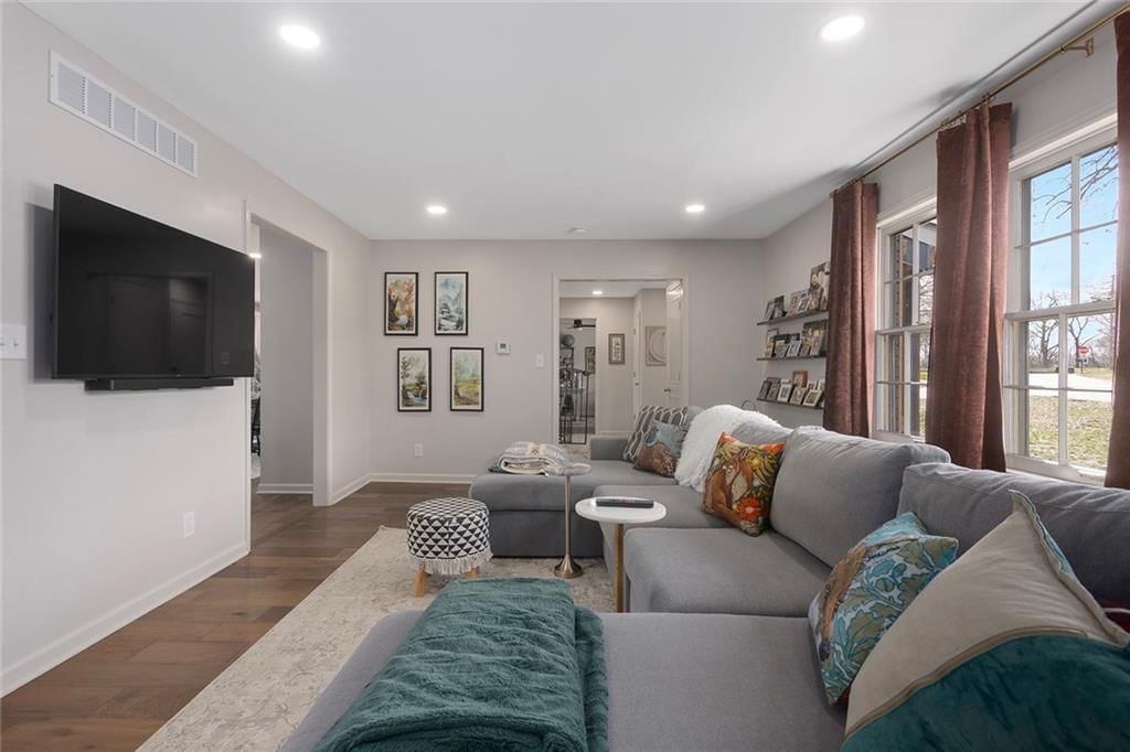 1005 N Morse Avenue — photo 13
