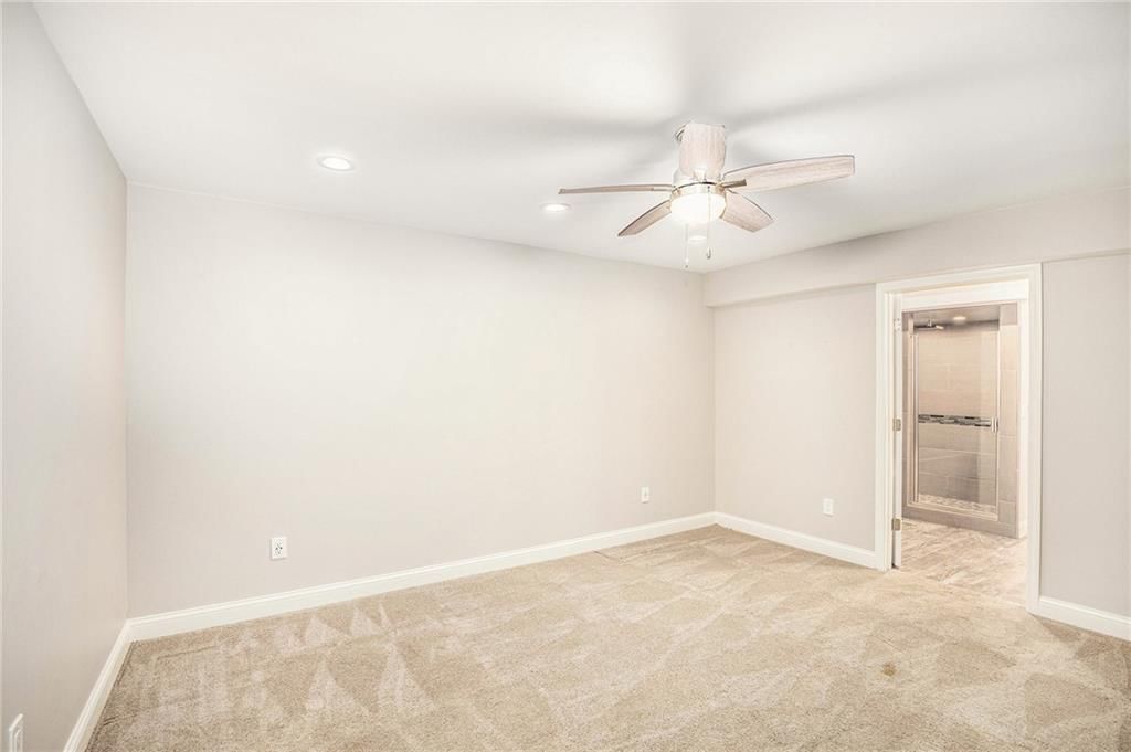 31 Compton Court — photo 24