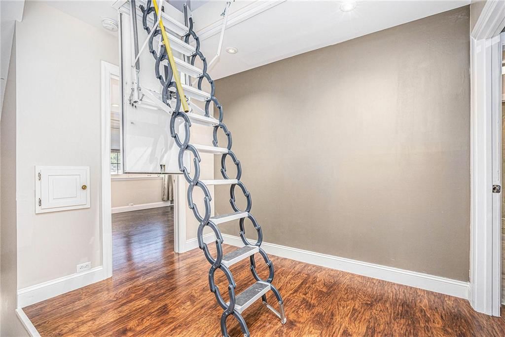 31 Compton Court — photo 29