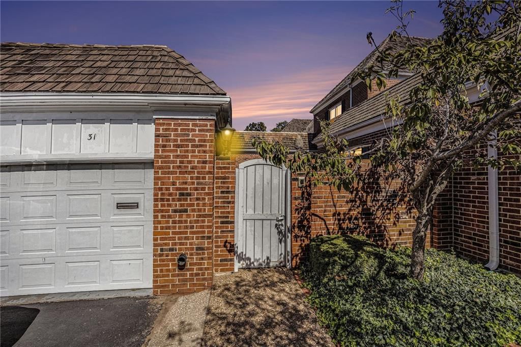31 Compton Court — photo 37