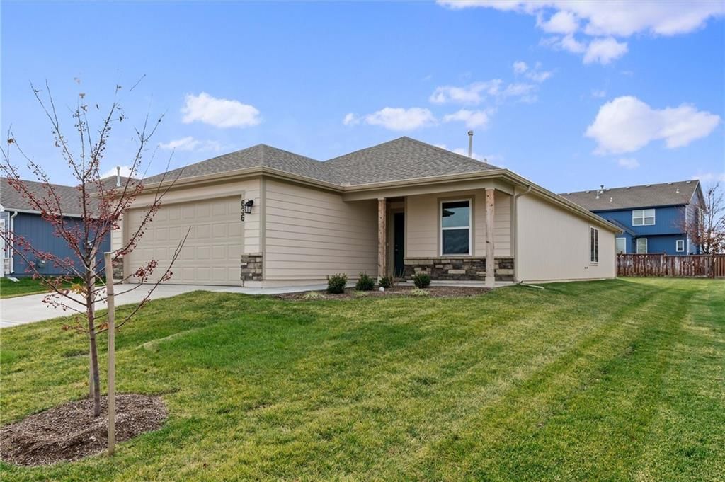 476 Rock Creek Drive, Tonganoxie, KS