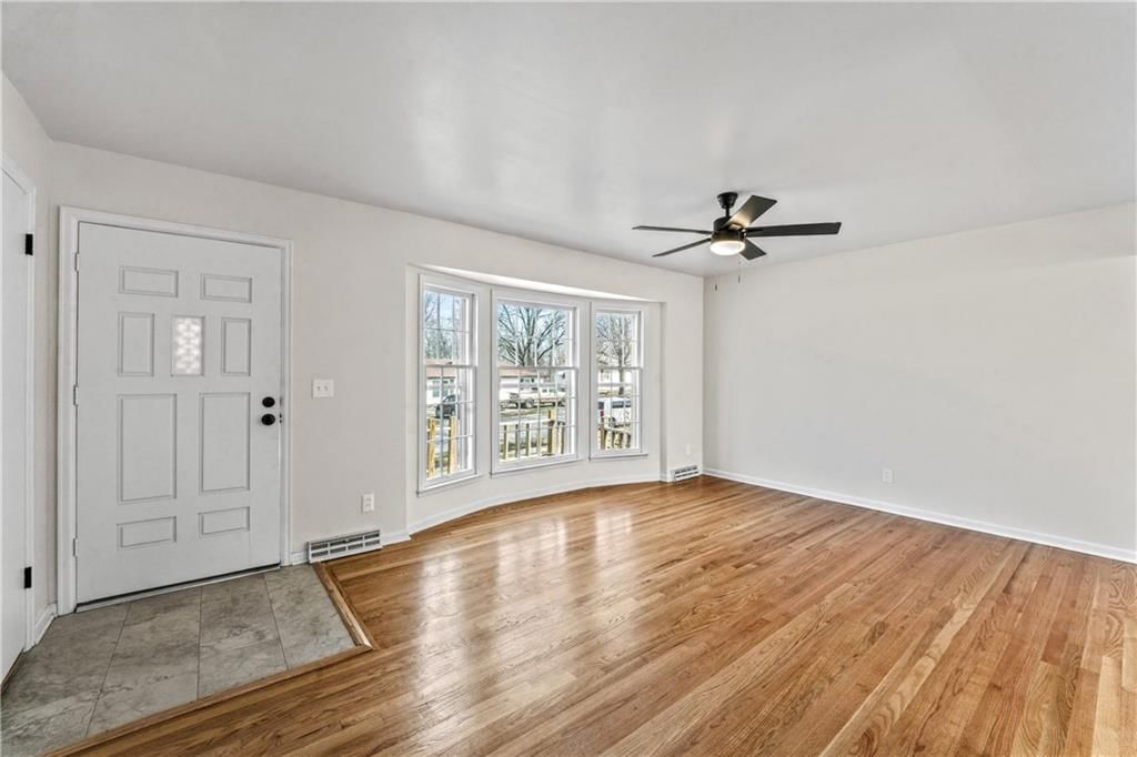 5229 Lakewood Street — photo 3
