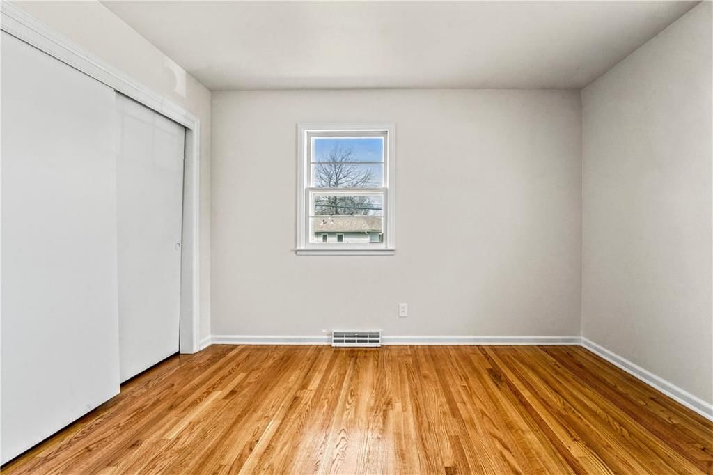 5229 Lakewood Street — photo 17