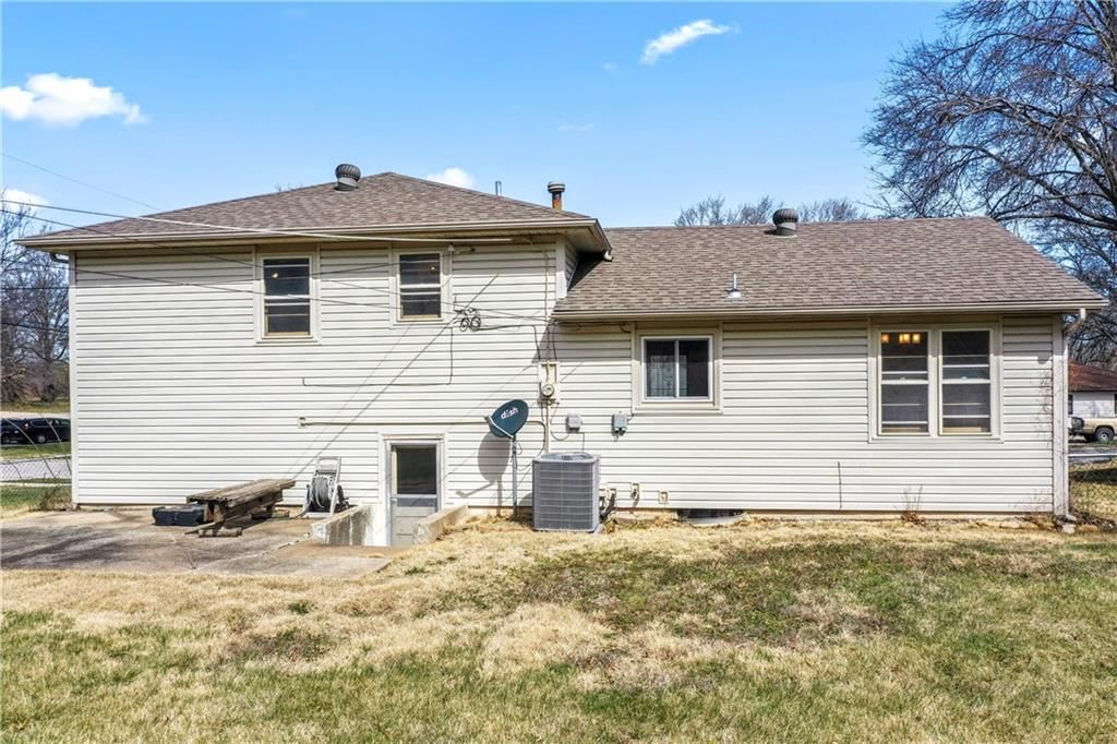 5229 Lakewood Street — photo 27