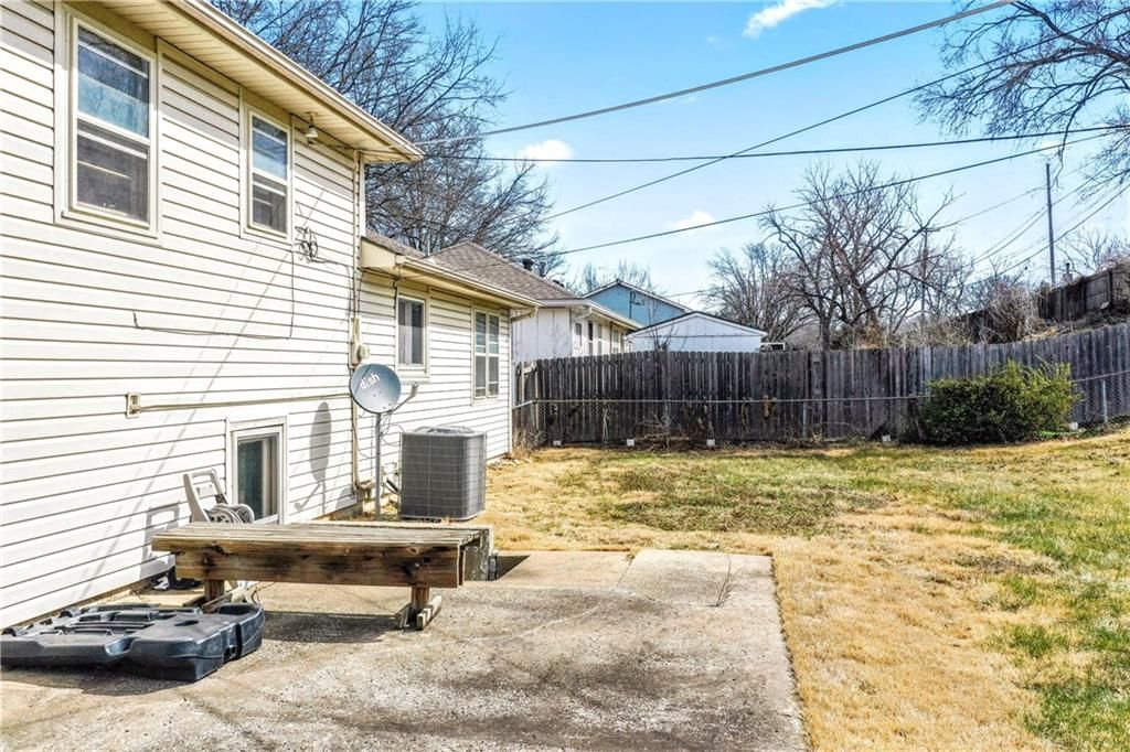 5229 Lakewood Street — photo 28