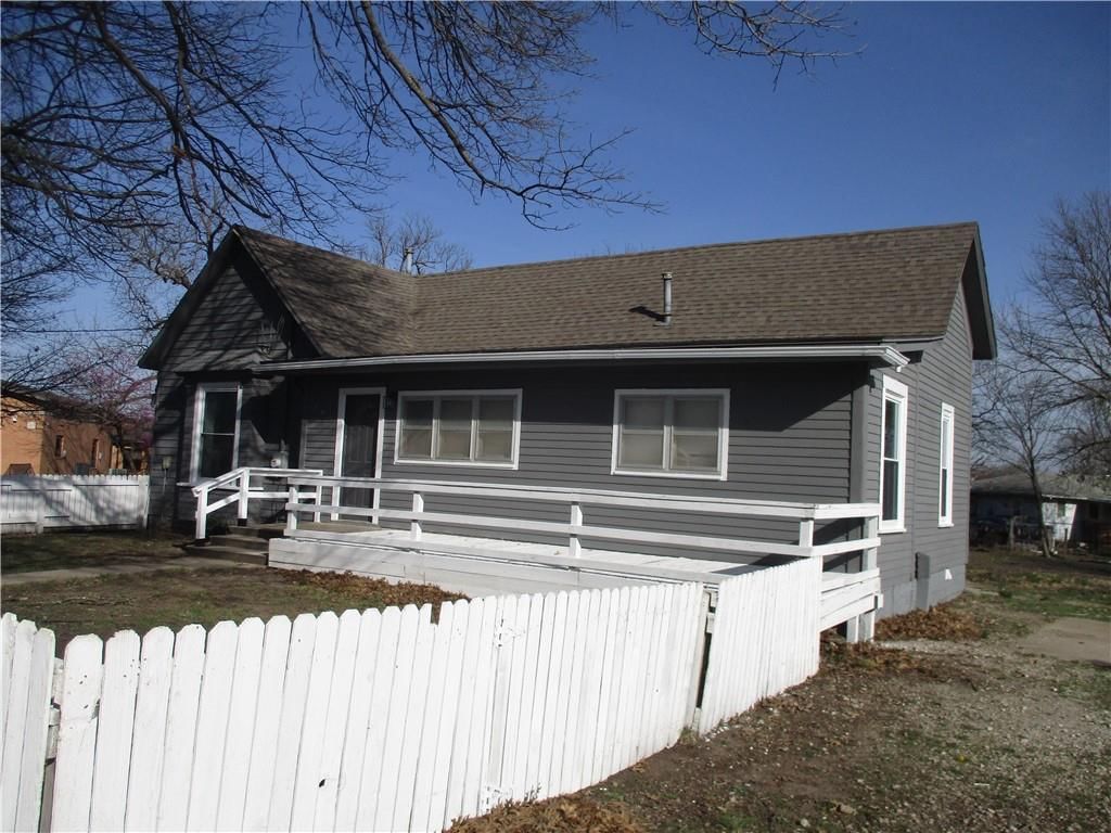 105 W 2nd Street, Bartlett, KS