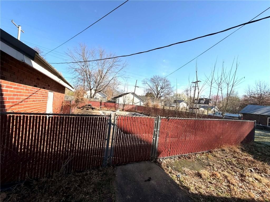 502 E 14th Street — photo 27
