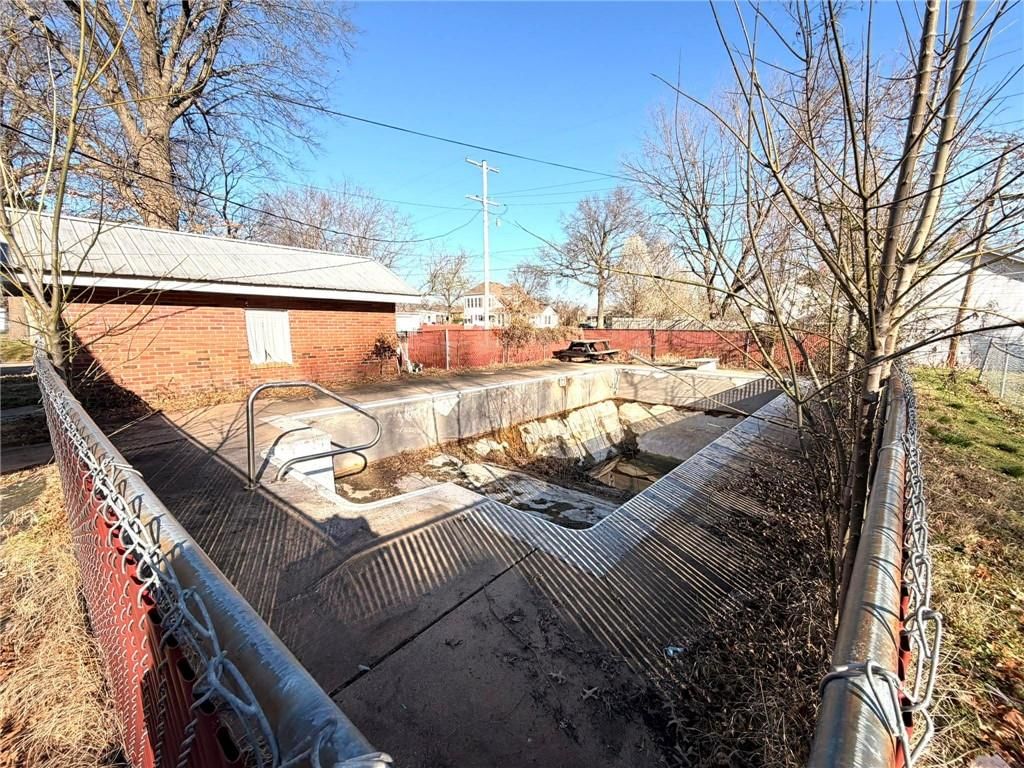 502 E 14th Street — photo 28