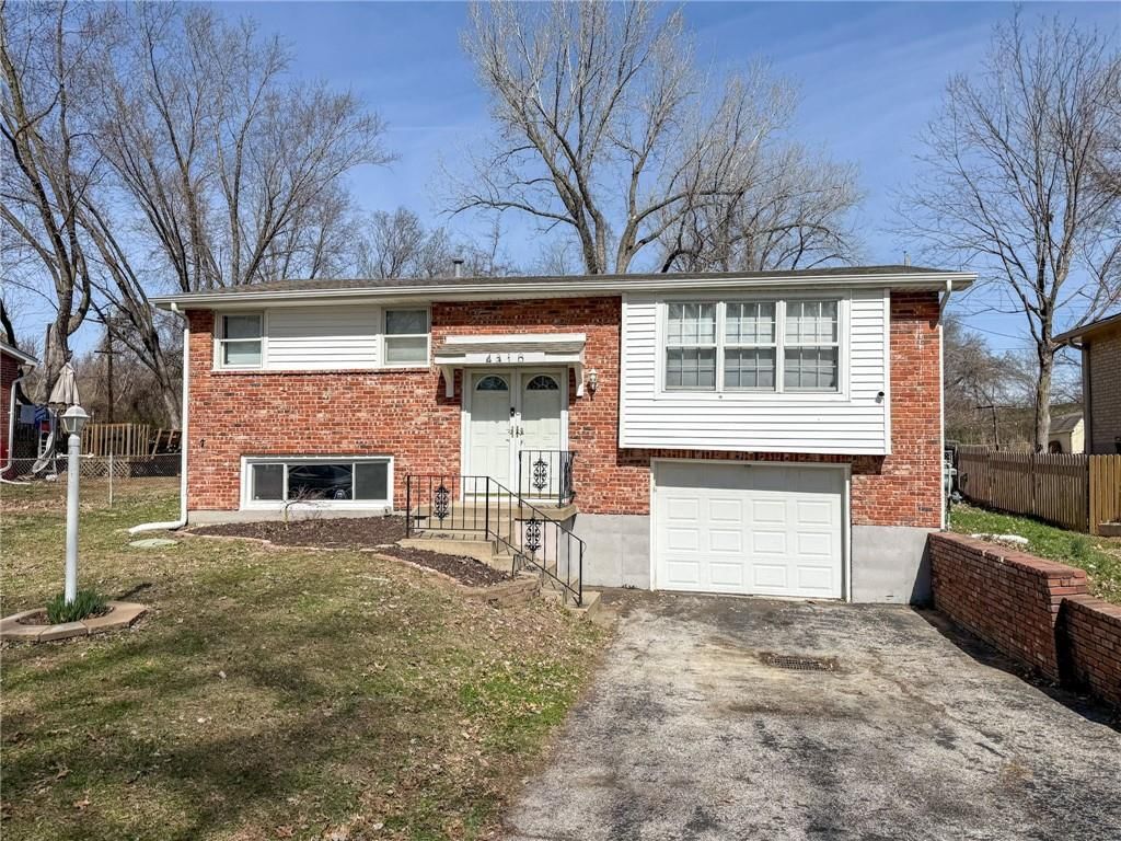 4310 NW 51st Street, Kansas City, MO
