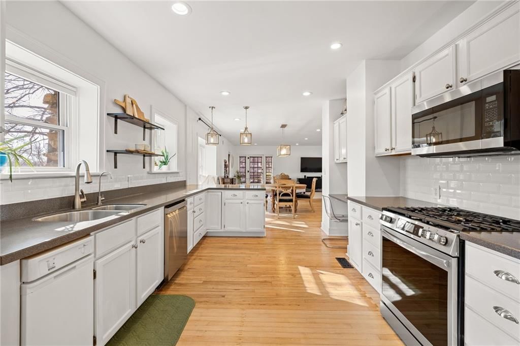 820 E 85th Street — photo 15