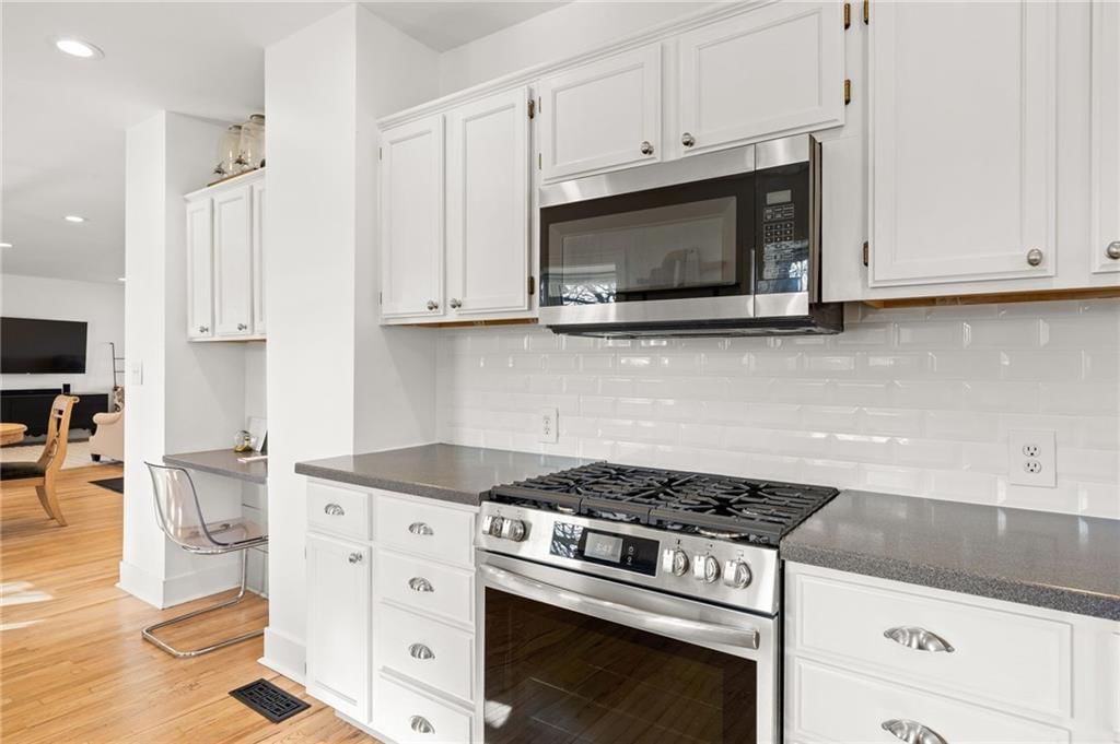 820 E 85th Street — photo 16