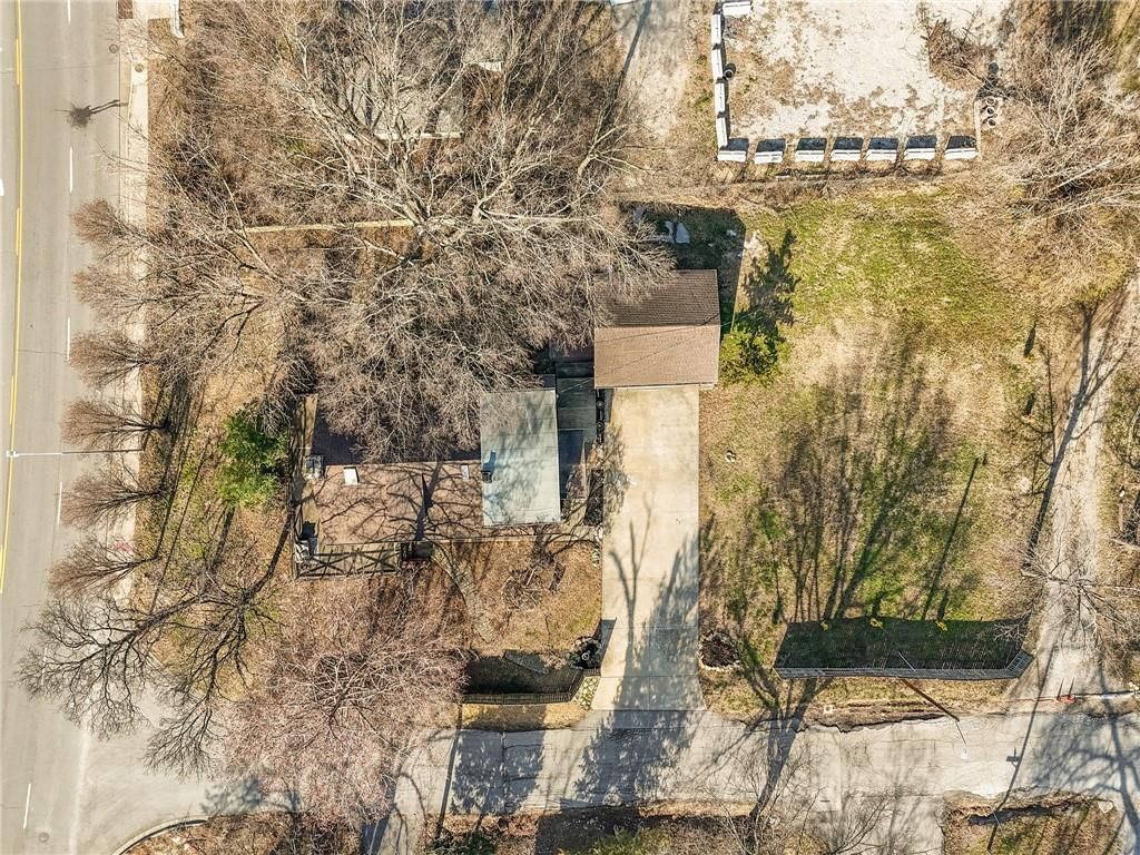 820 E 85th Street — photo 53