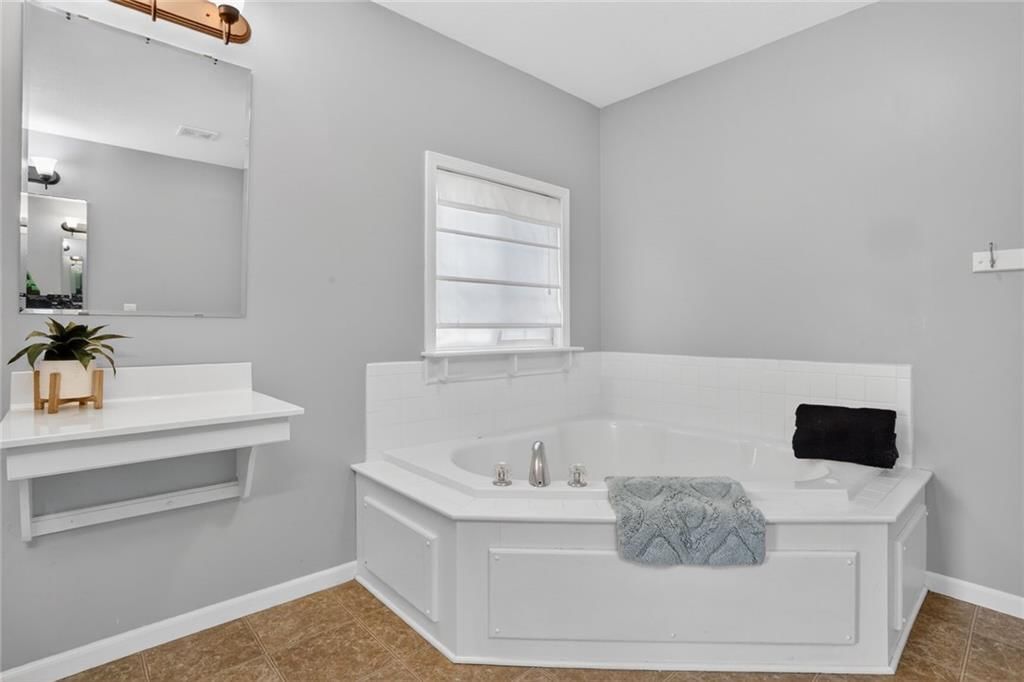 530 Holiday Court — photo 13
