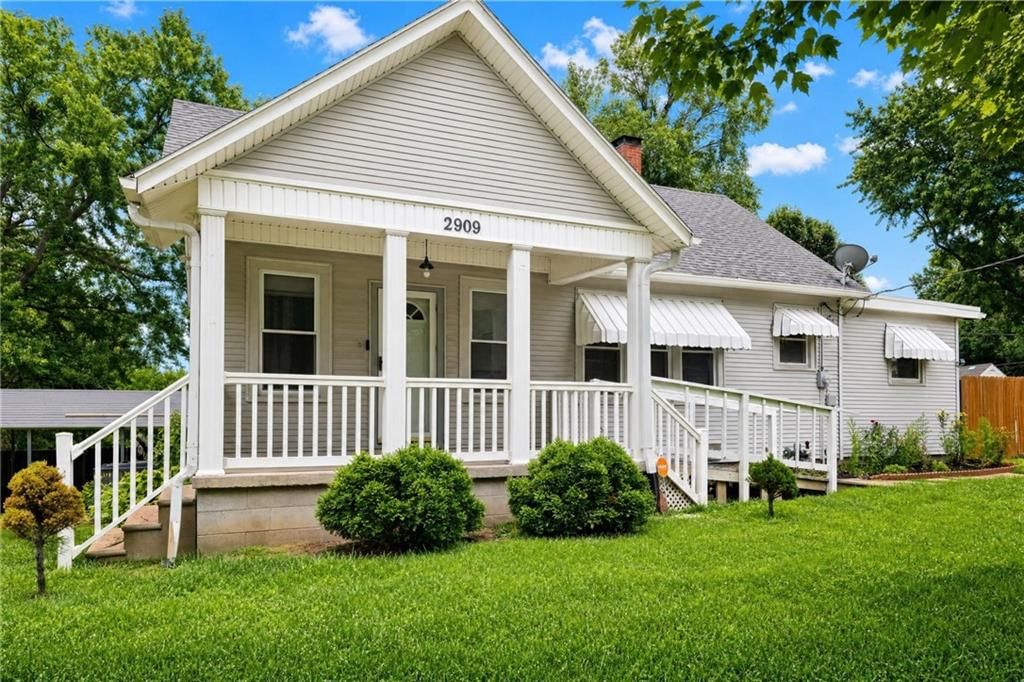 2909 S Leonard Road, St Joseph, MO