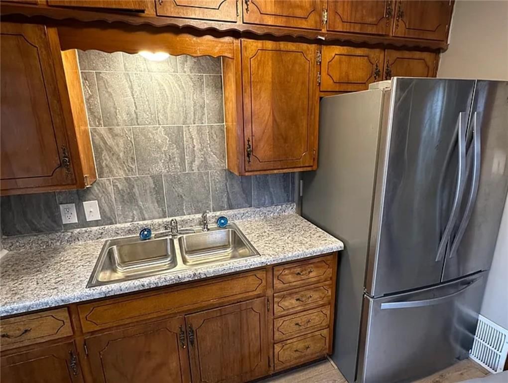 1115 Dakota Street — photo 3
