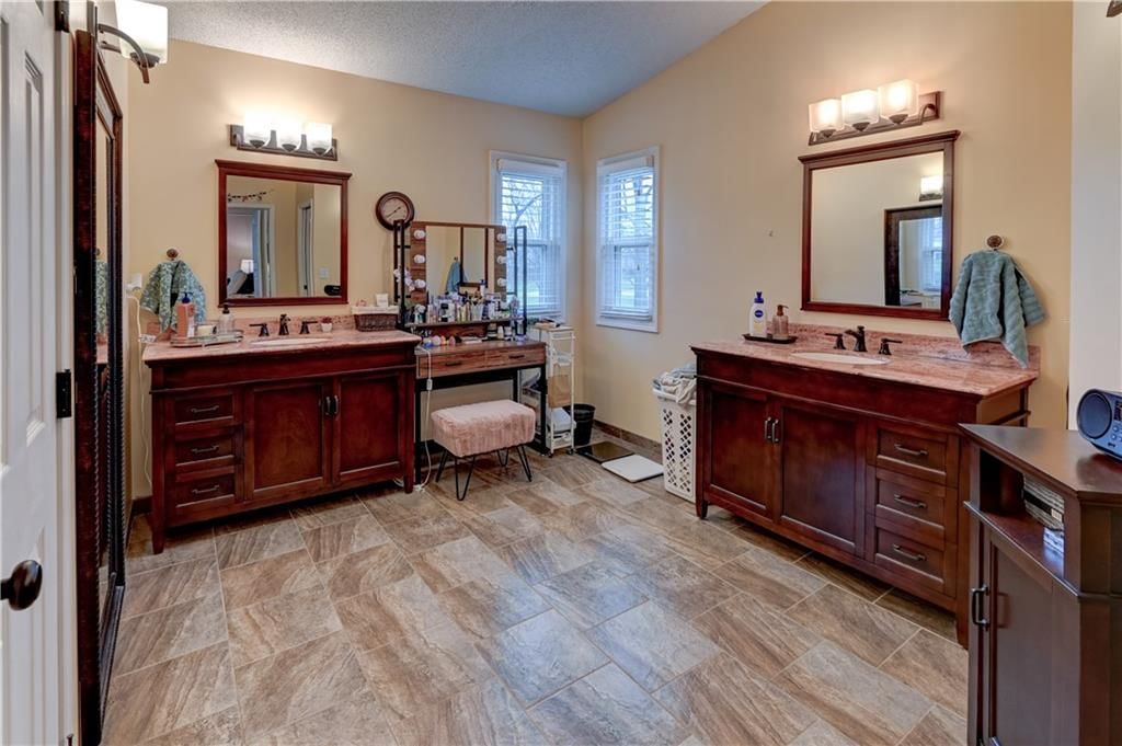 2233 NE Waterfield Lane — photo 31