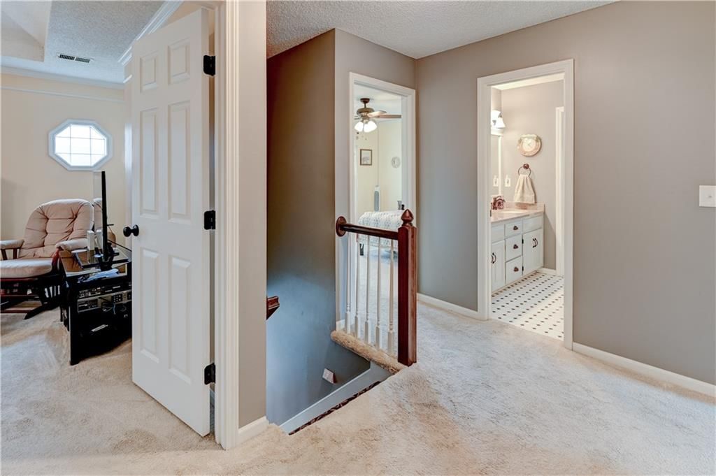 2233 NE Waterfield Lane — photo 33