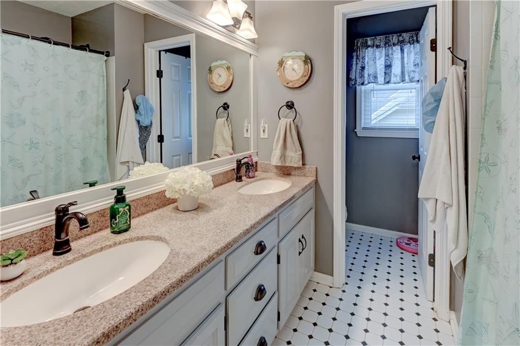 2233 NE Waterfield Lane — photo 35