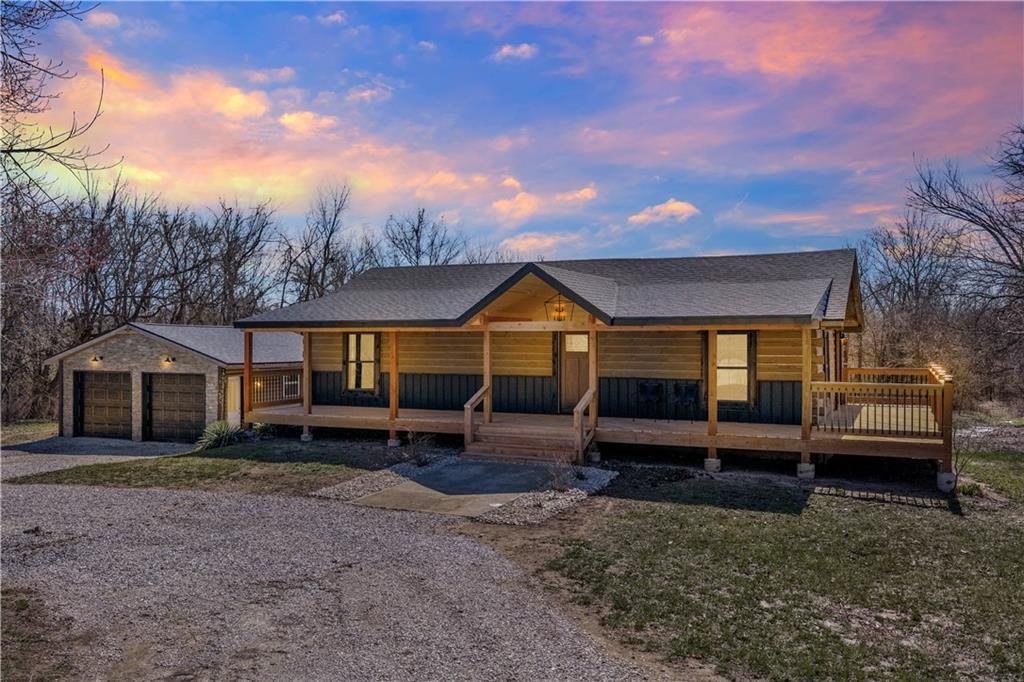 1101 NW 700 Road, Holden, MO