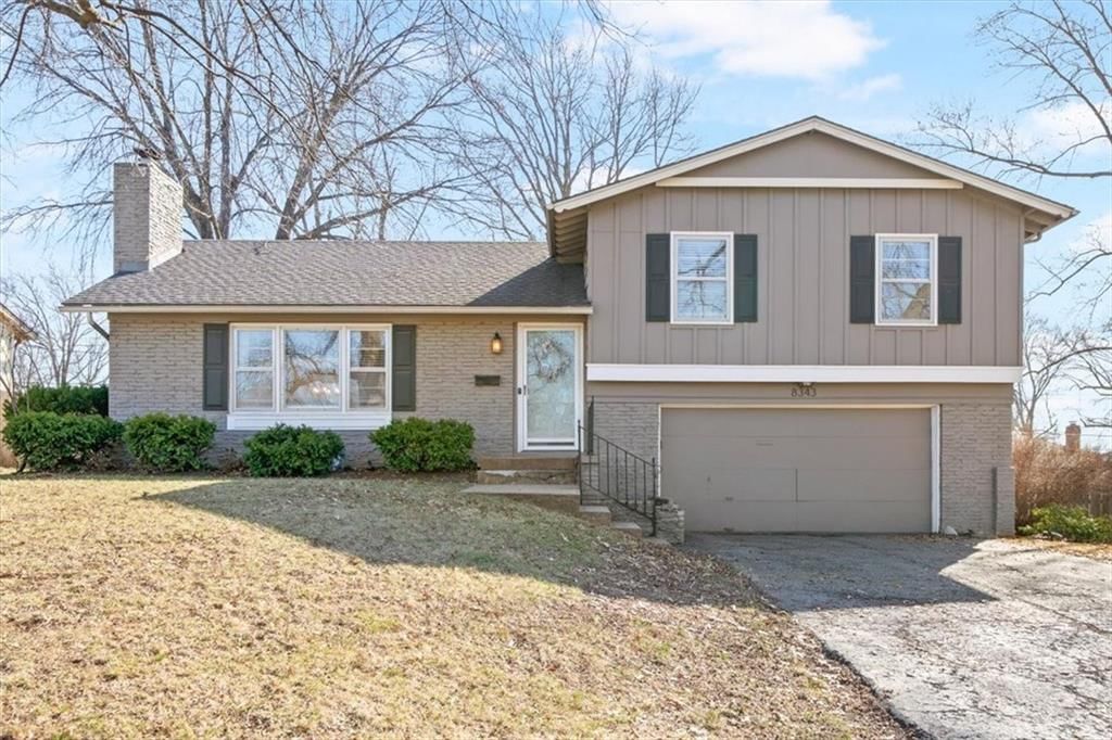 8343 Travis Lane, Overland Park, KS