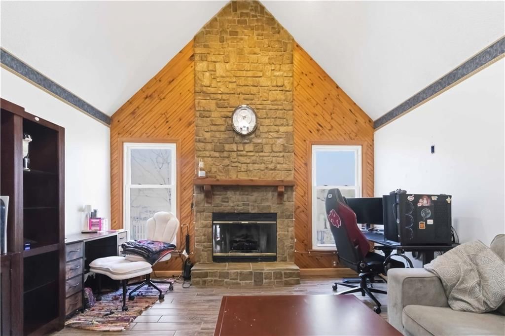 5714 Creekview Drive — photo 4