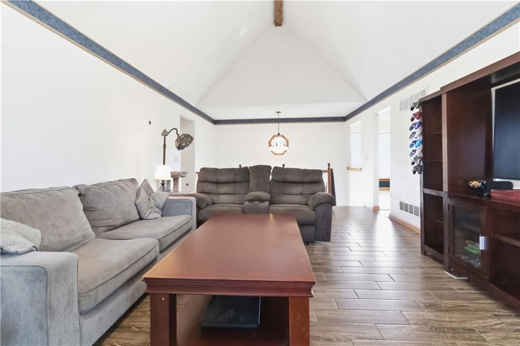5714 Creekview Drive — photo 5