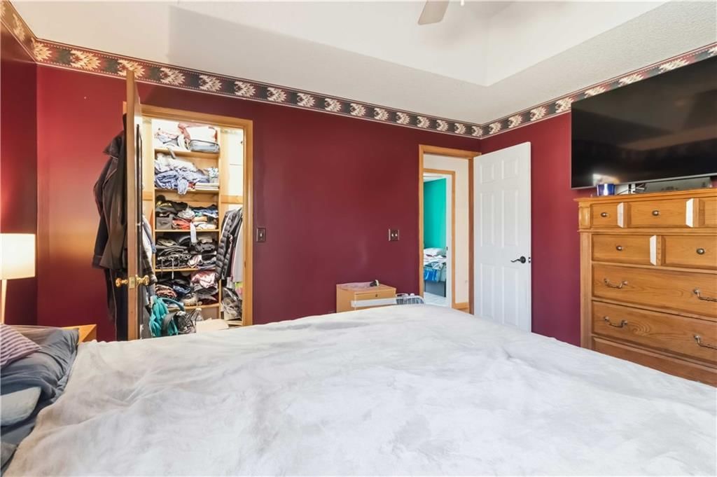 5714 Creekview Drive — photo 9