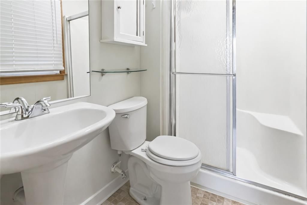 5714 Creekview Drive — photo 10
