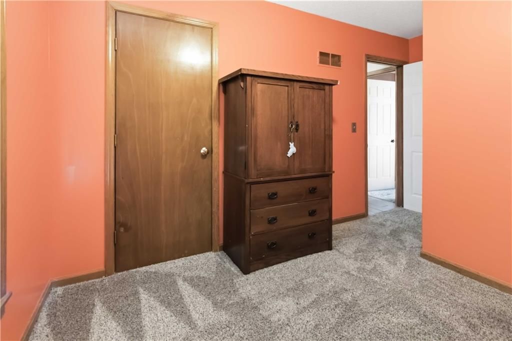 5714 Creekview Drive — photo 11