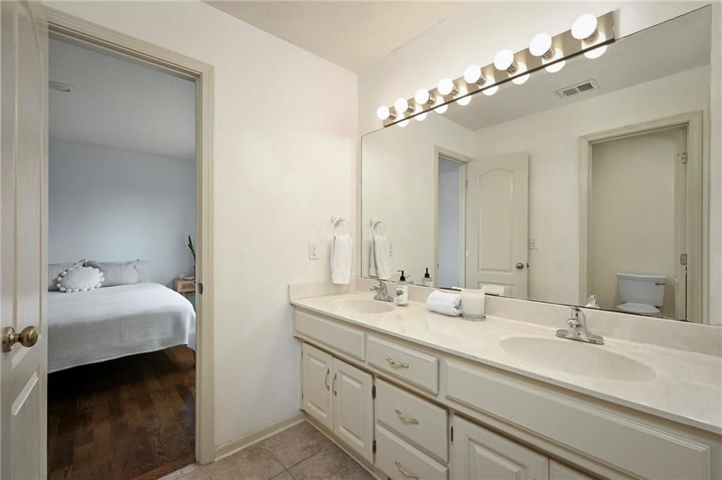 5117 W 158TH Street — photo 23