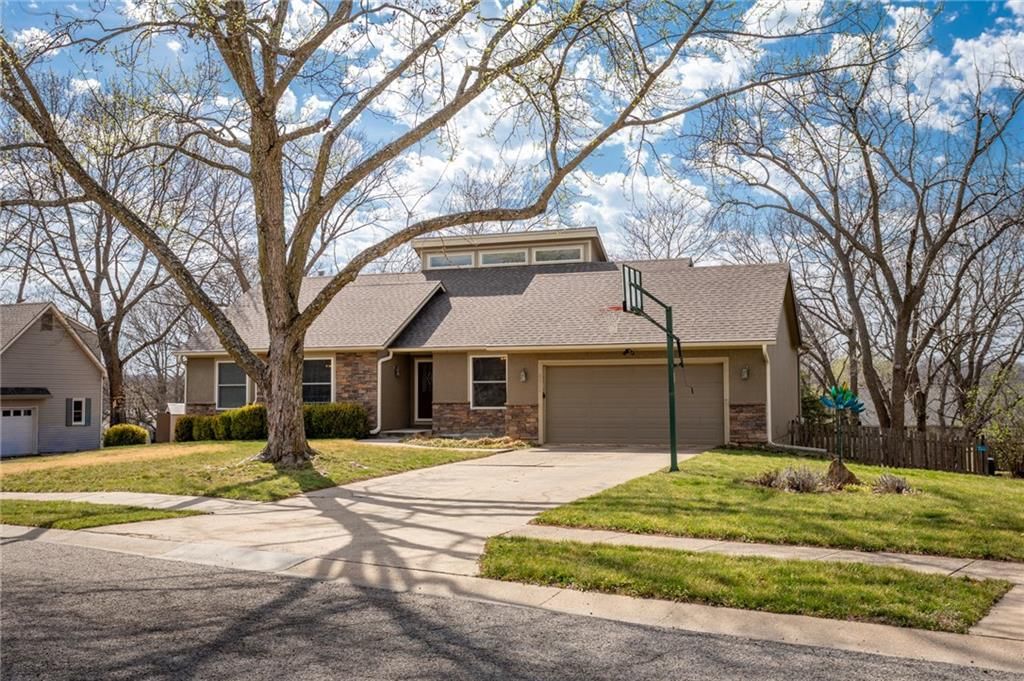 8014 Summit Street, Lenexa, KS