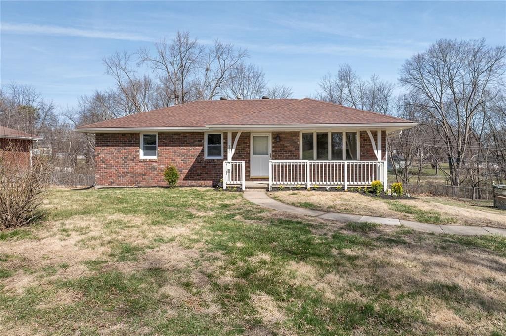 220 Kennedy Drive, Gower, MO
