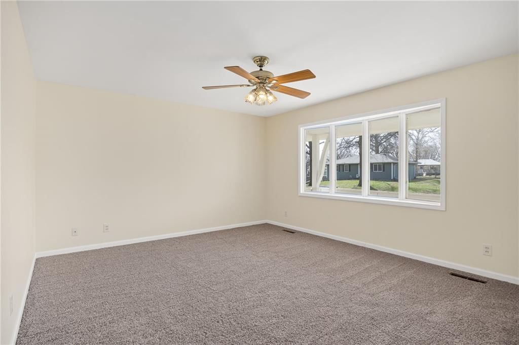 220 Kennedy Drive — photo 7