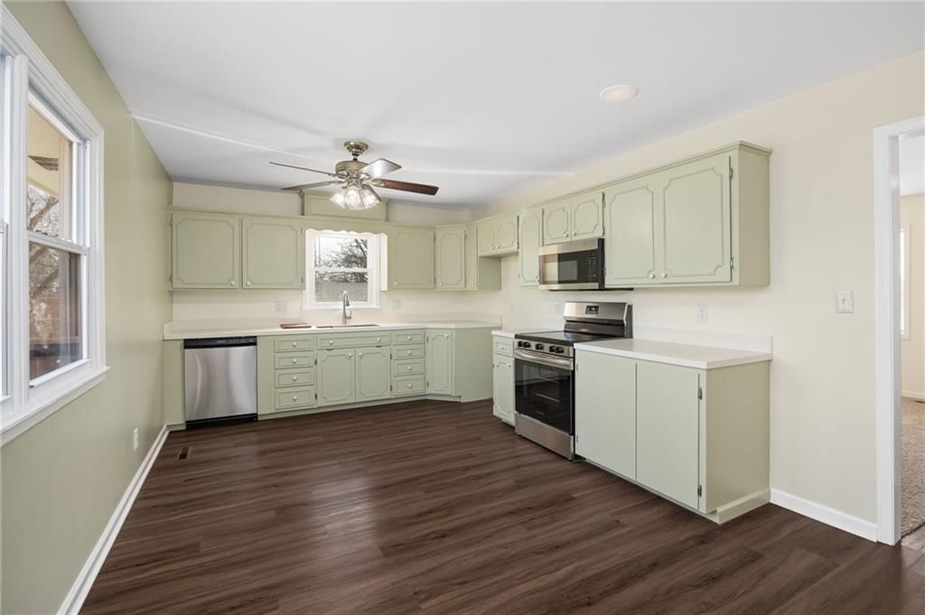 220 Kennedy Drive — photo 9