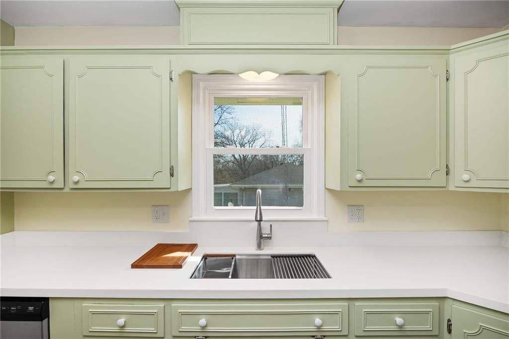 220 Kennedy Drive — photo 10