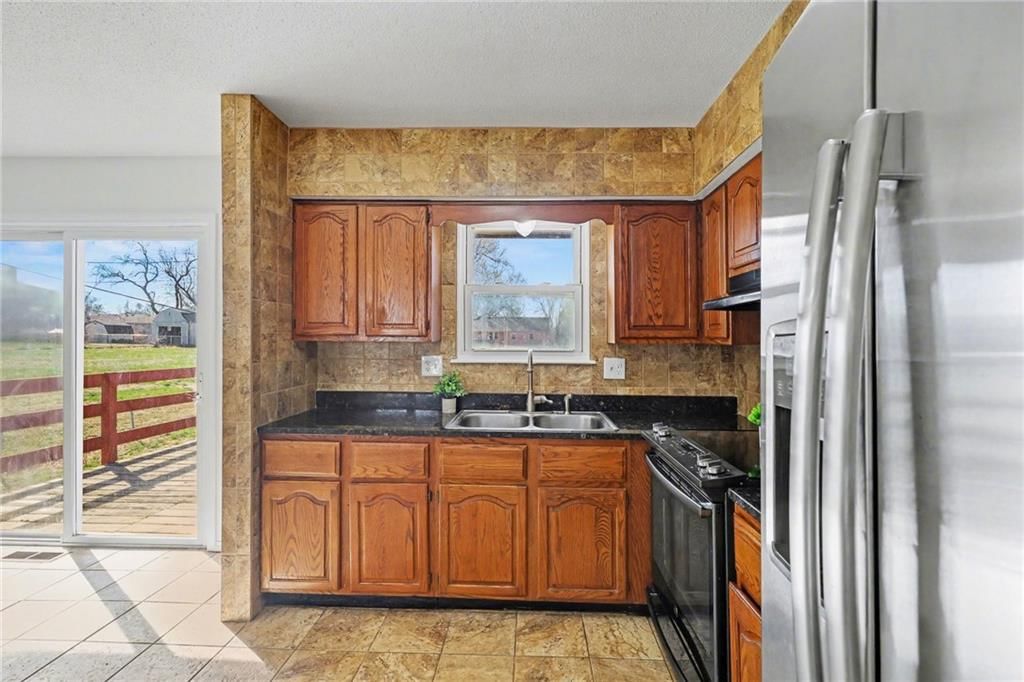 21395 W 181ST Street — photo 8