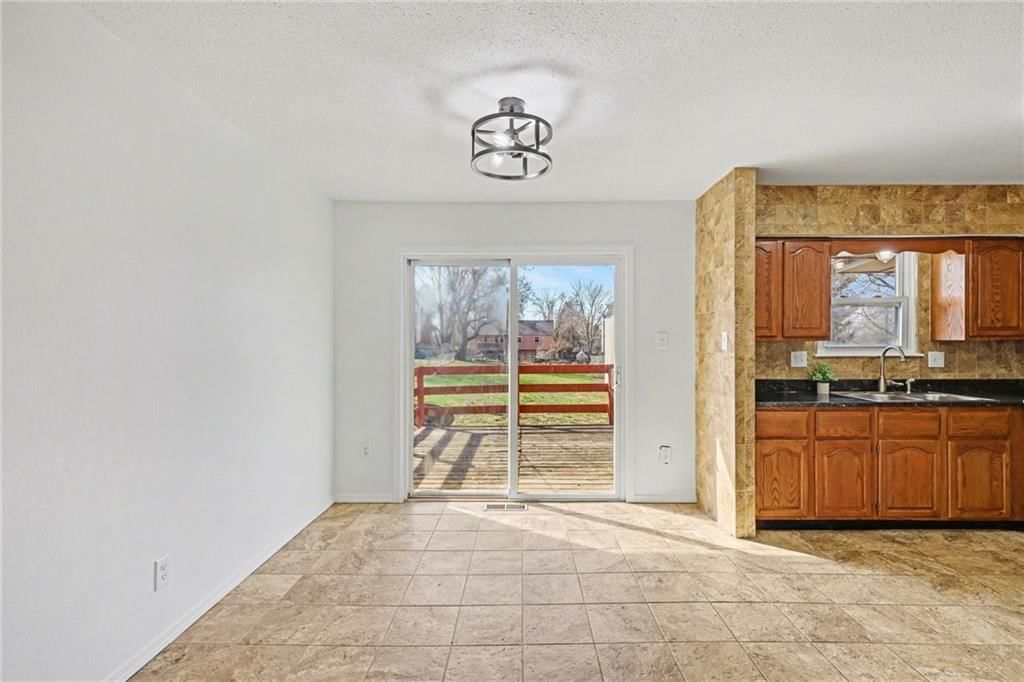 21395 W 181ST Street — photo 9