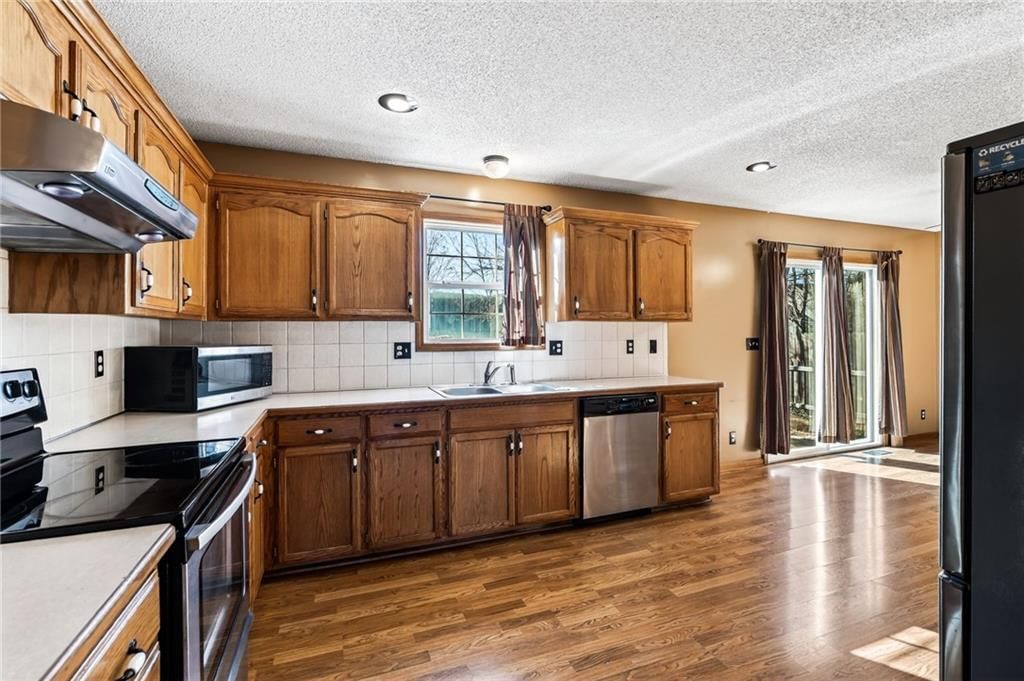 7436 N LEWIS Avenue — photo 12