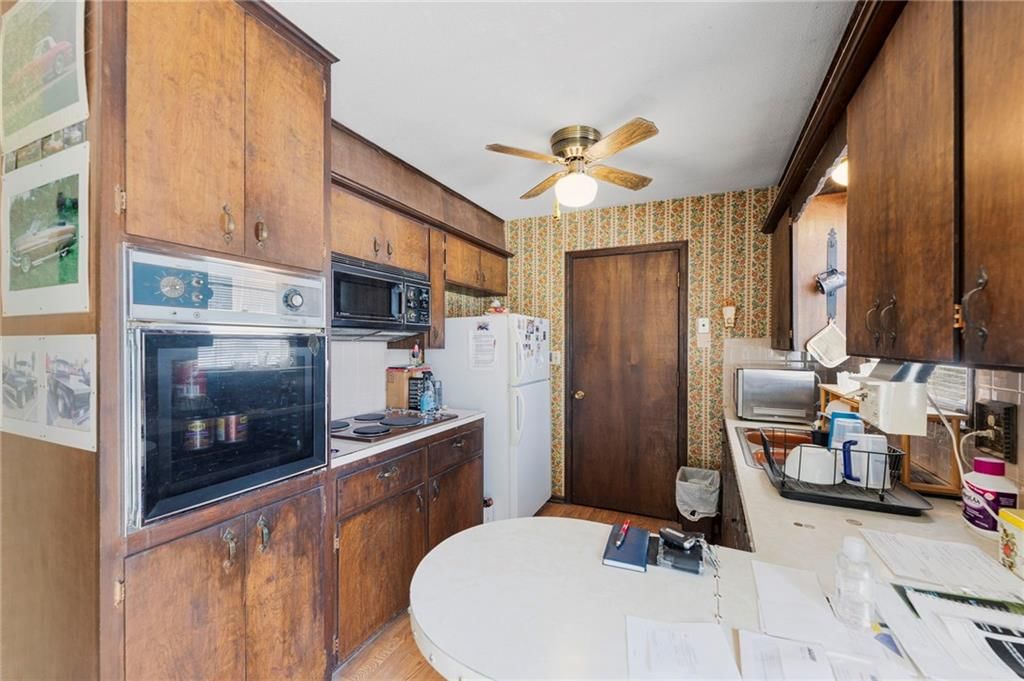 13429 Winchester Avenue — photo 16