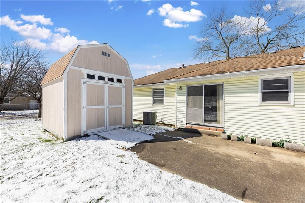13429 Winchester Avenue — photo 32