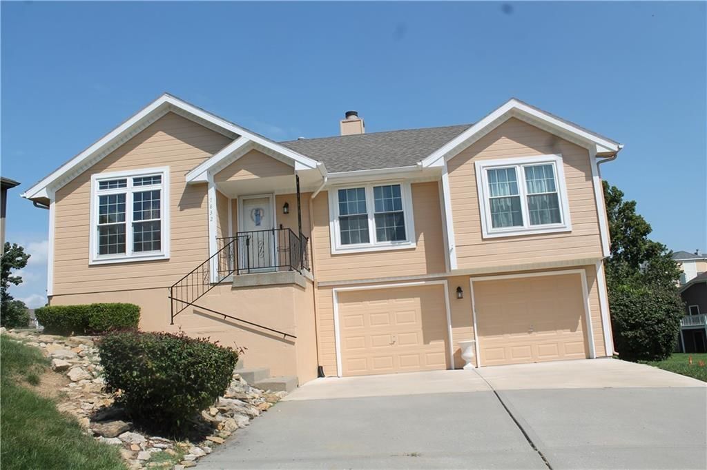 7832 N Strathbury Avenue, Kansas City, MO