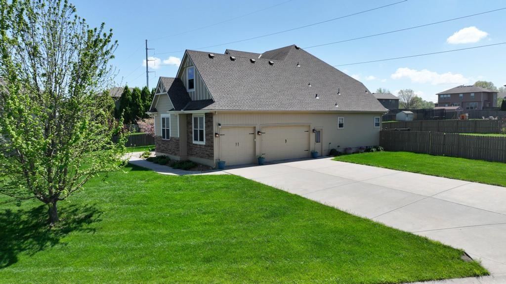 1401 NE Ernest Way — photo 49