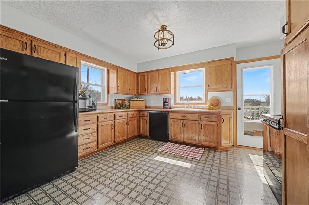 16015 Leavenworth Road — photo 13